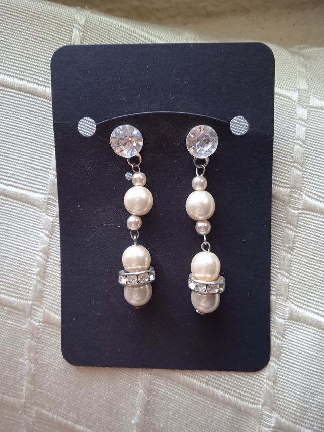 Pendientes de perlas y cristal
