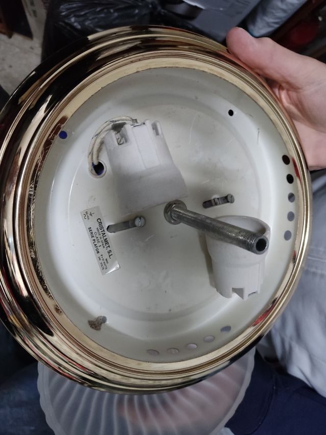 Plafón de techo de cristal con aro en dorado