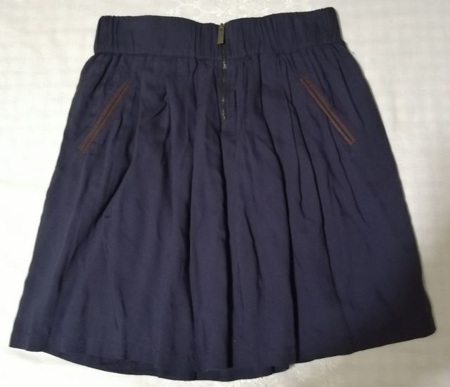 conjunto de cinco saias 4€ e uma bolsa de oferta 