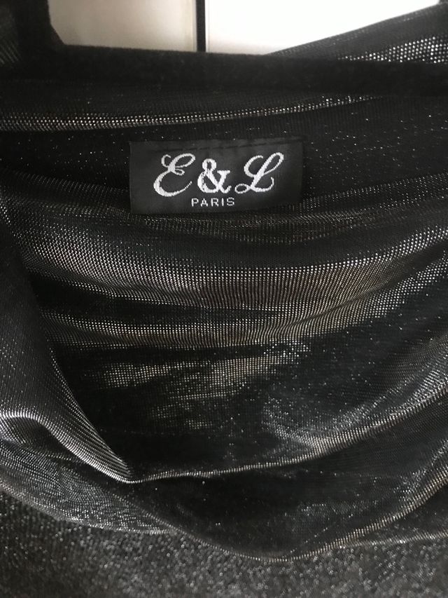 Preciosa camiseta de vestir