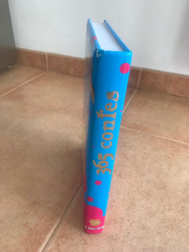 Libro 365 contes