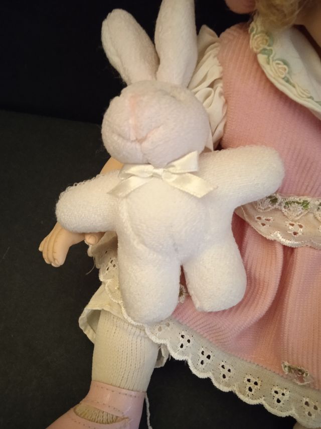 Muñeca de porcelana musical