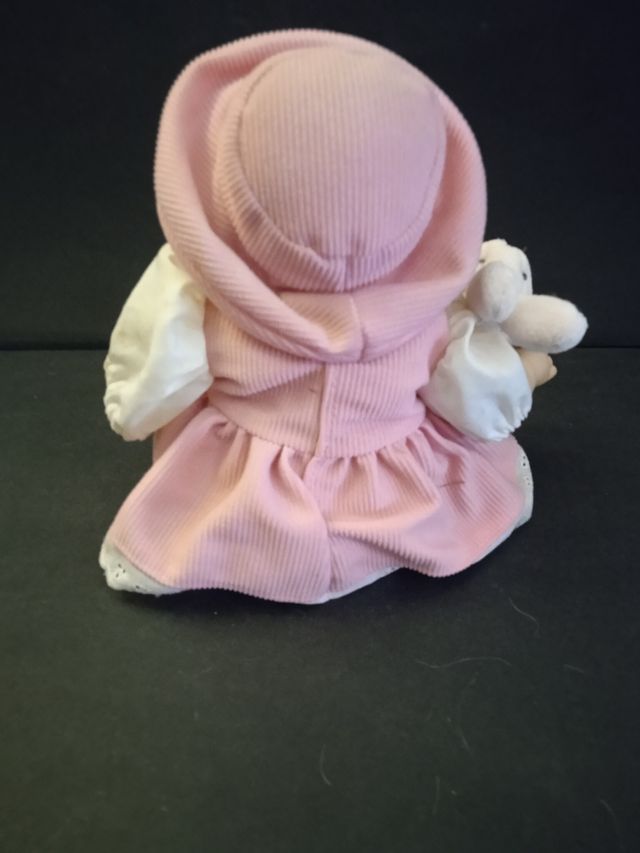 Muñeca de porcelana musical