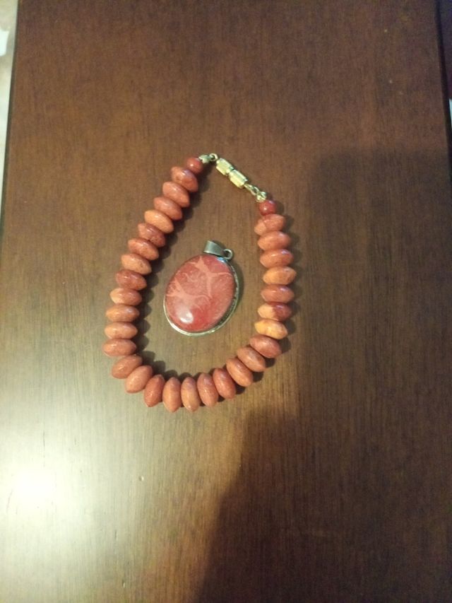 Pulsera y colgante de jaspe rojo