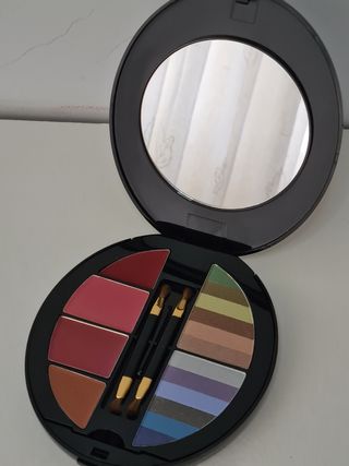 Cajita de maquillaje