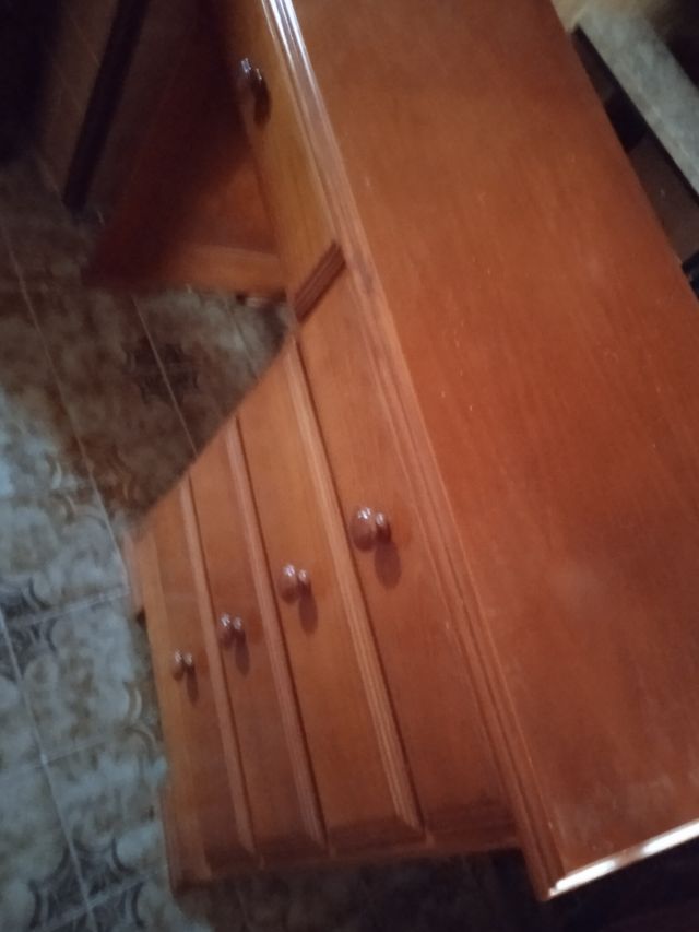 Escritorio de madera nuevo