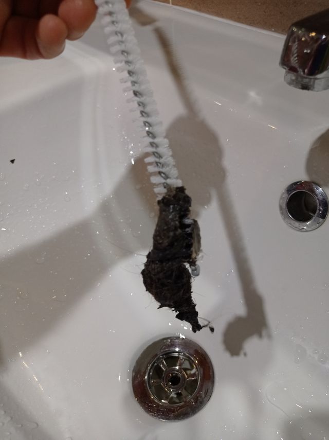 Desatascador lavabos.