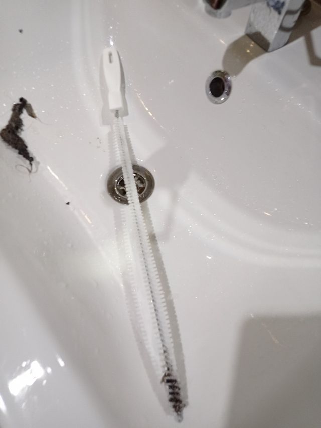 Desatascador lavabos.