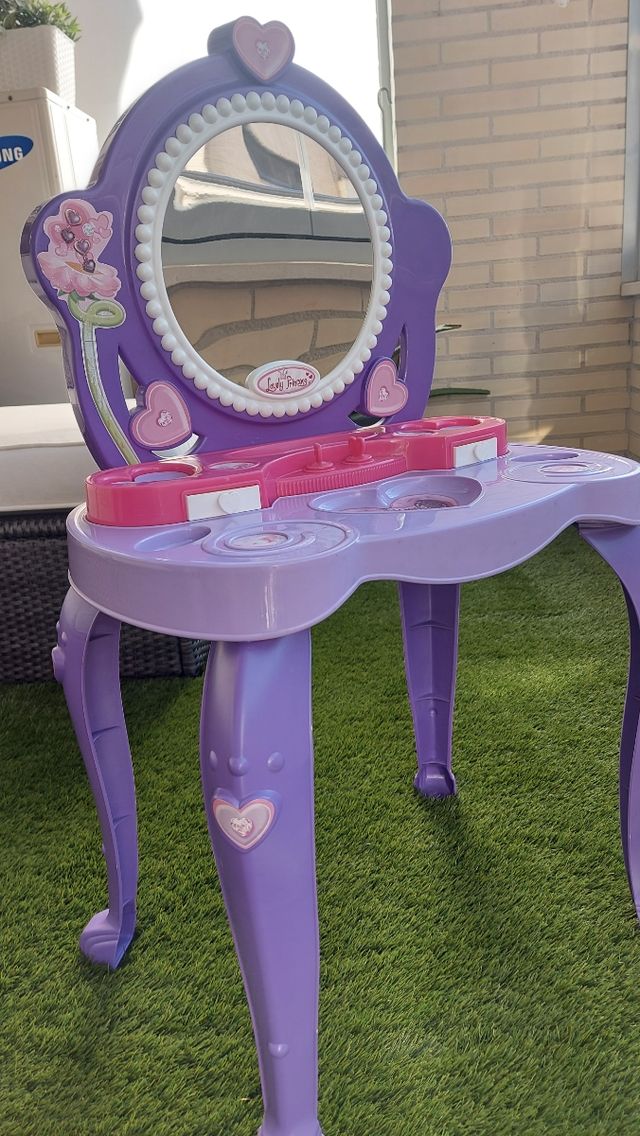 Tocador con taburete