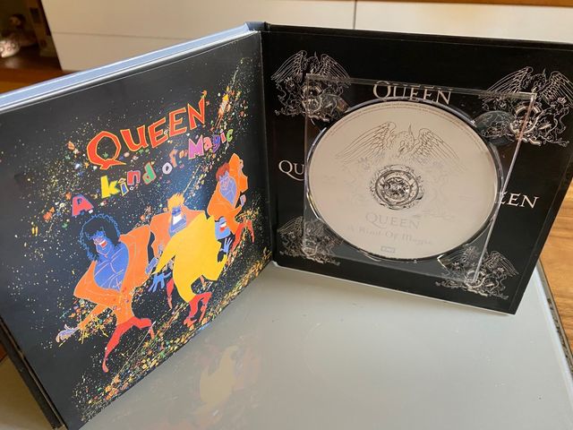 Cd-libro Queen A kind of magic