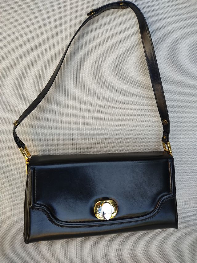 Bolso de piel, color negro 