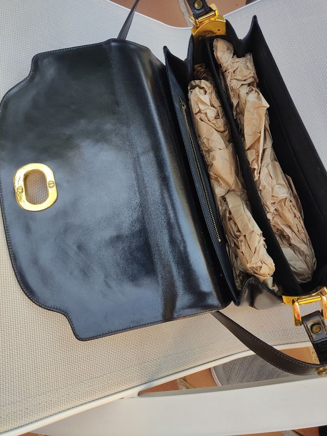 Bolso de piel, color negro 