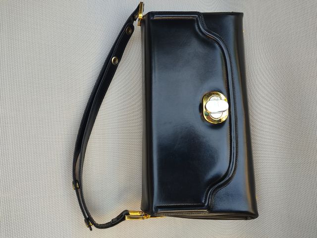 Bolso de piel, color negro 