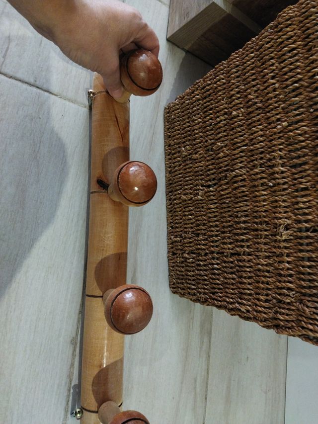 perchero madera maciza,4 cuelgues