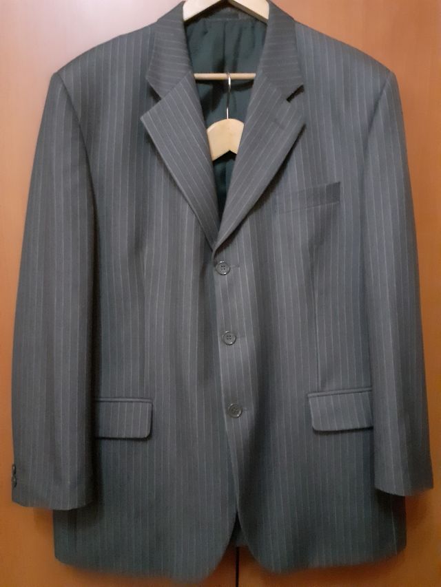 Traje hombre gris rayas
