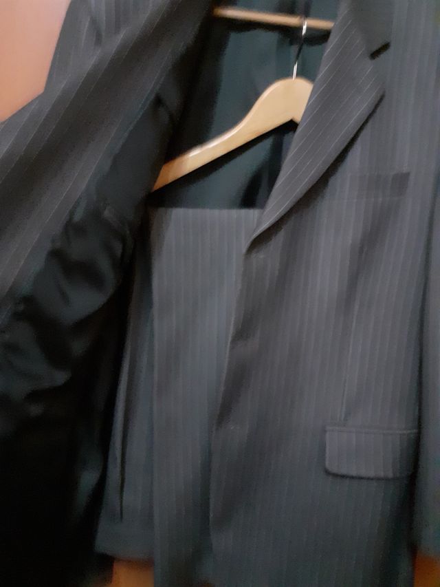 Traje hombre gris rayas