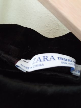 Vestido de Zara.
