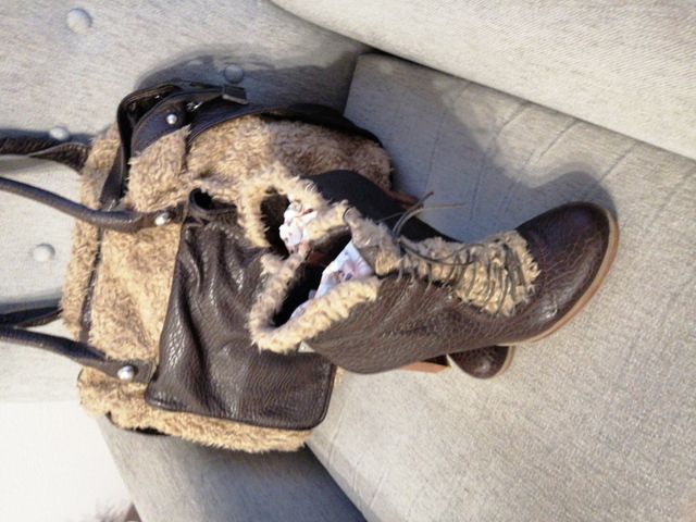 Botín y bolso a juego Pilar Abril Marrón. 