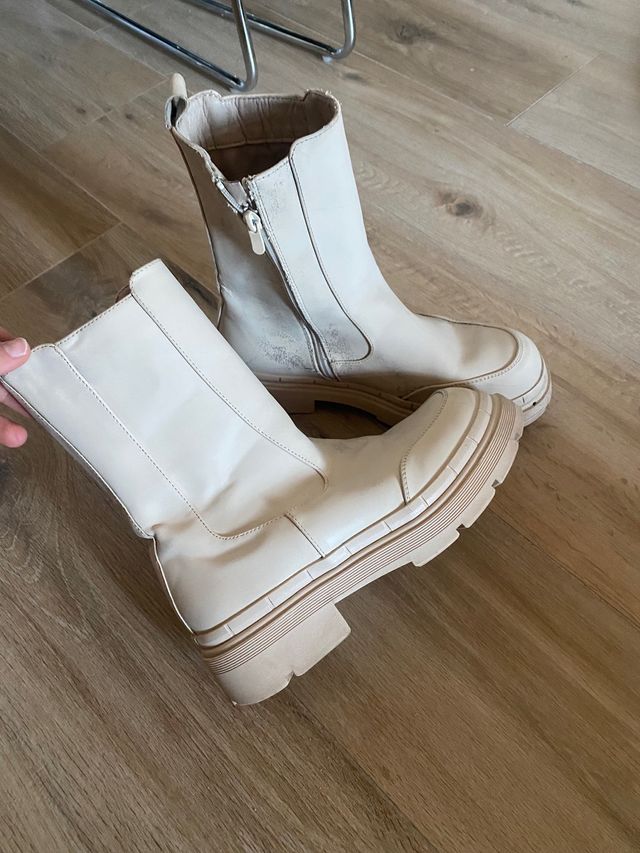 Botas beige- blancas