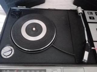TOCADISCOS SANYO MALETA INGLATERRA 1971