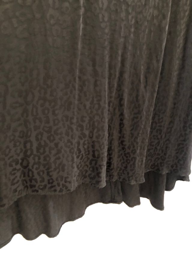 Vestido raso y gasa Zara.