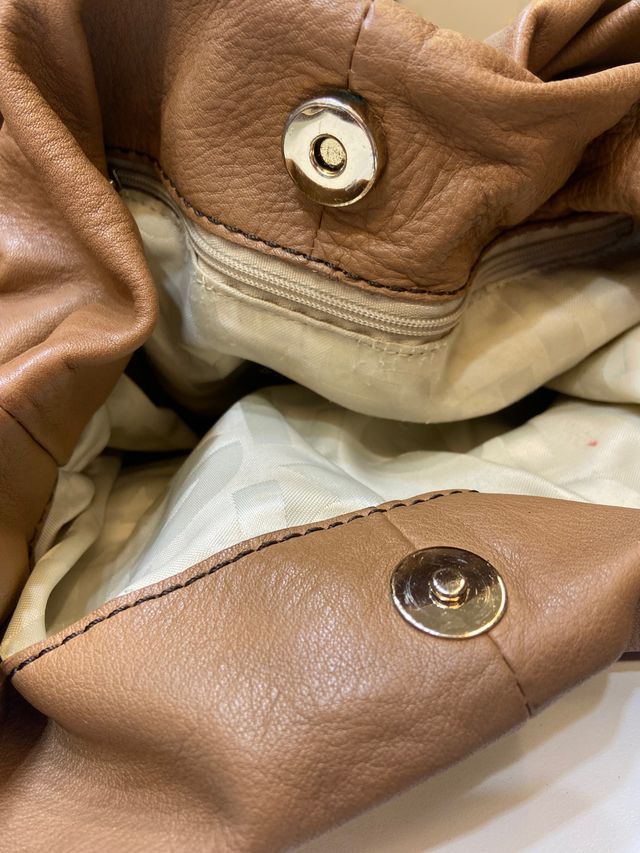 Bolso de piel de Purificación Garcia.