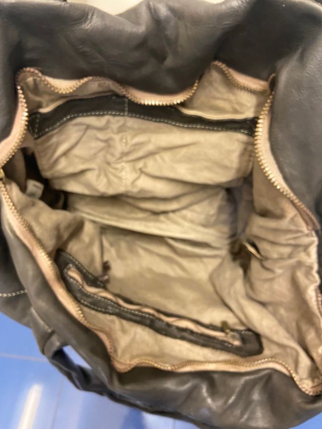 Bolso de piel de Purificación Garcia.