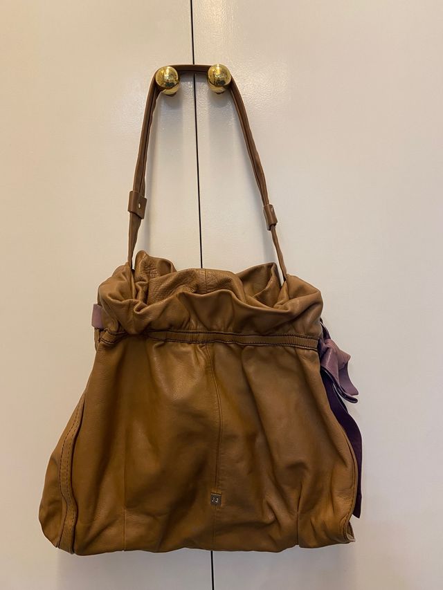 Bolso de piel de Purificación Garcia.