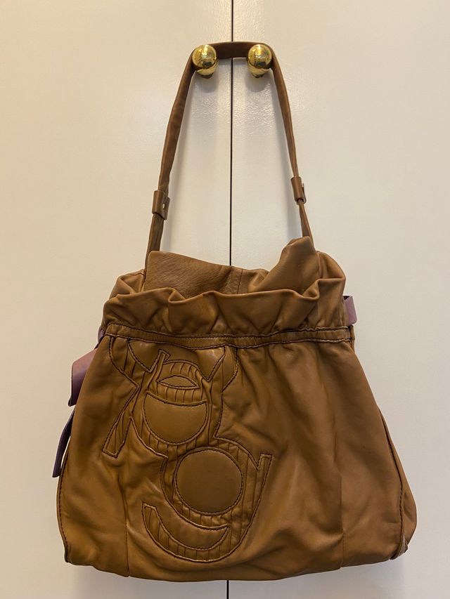 Bolso de piel de Purificación Garcia.