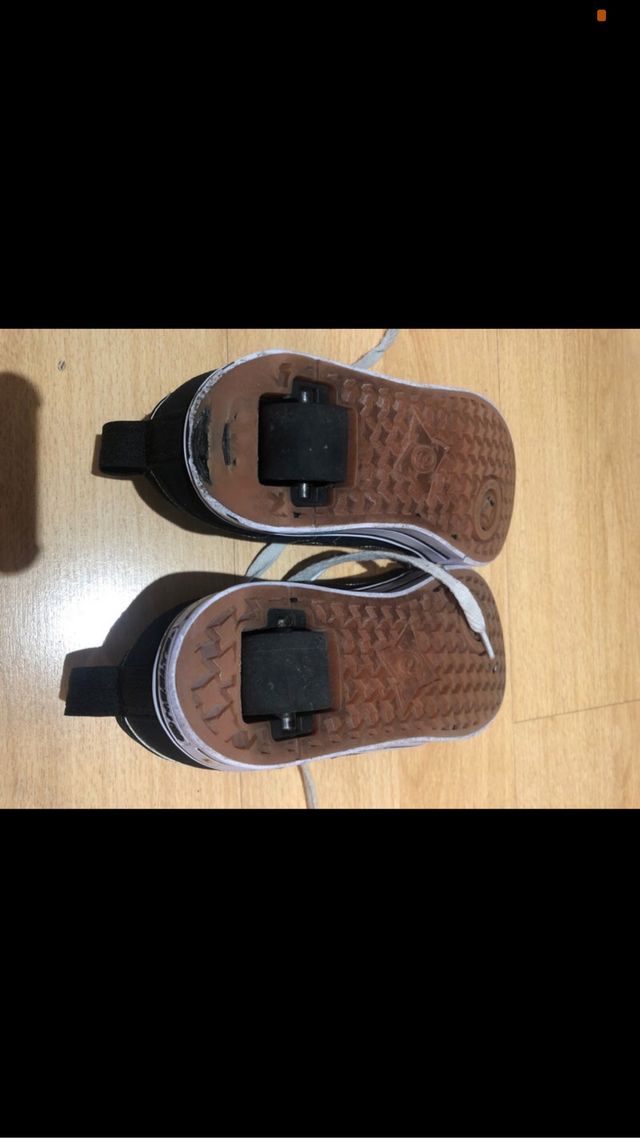 2 ZAPATILLAS CON RUEDAS HEELYS Tallas 32 y 34
