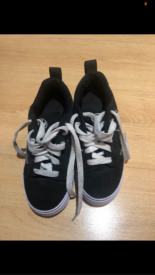 2 ZAPATILLAS CON RUEDAS HEELYS Tallas 32 y 34
