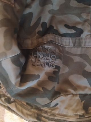 Abrigo Superdry camuflaje