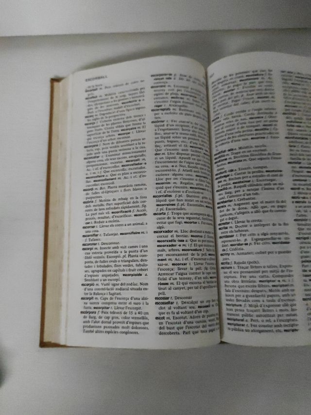 NOU DICCIONARI DE LA LLENGUA CATALANA.
