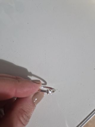 Anillo de oro blanco de 18 ktes y diamante