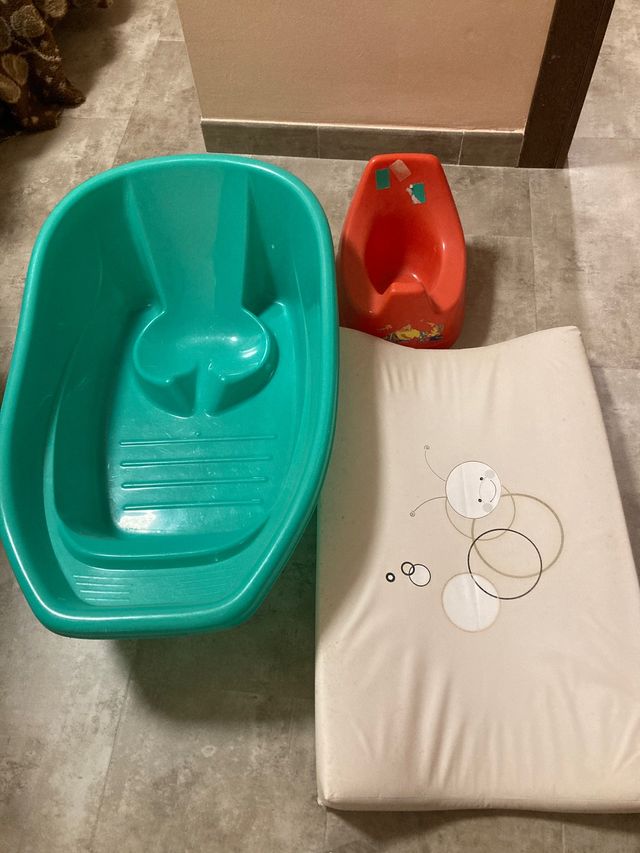 Conjunto de bañera, cambiador y orinal