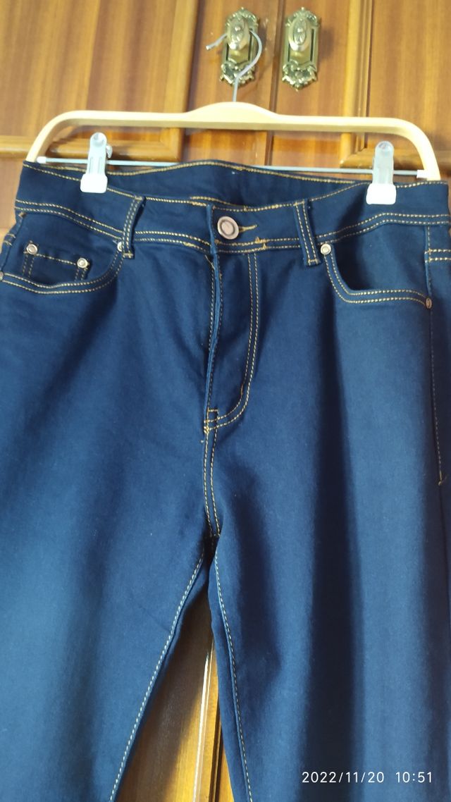 He rebajado pantalón  vaquero SIN ESTRENAR.