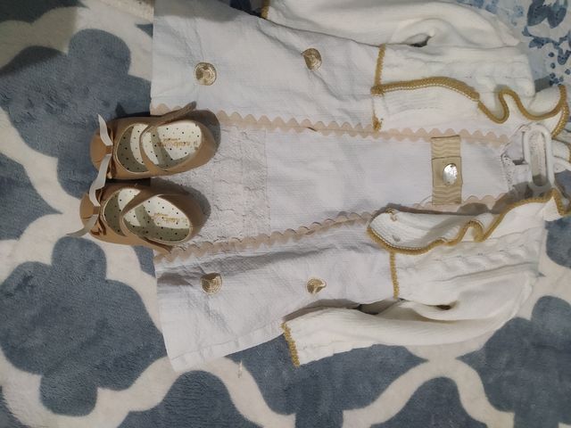 conjunto de vestido, chaqueta y zapatitos