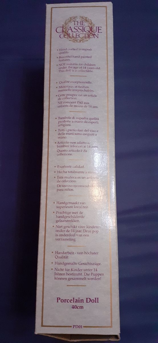 MUÑECA DE PORCELANA