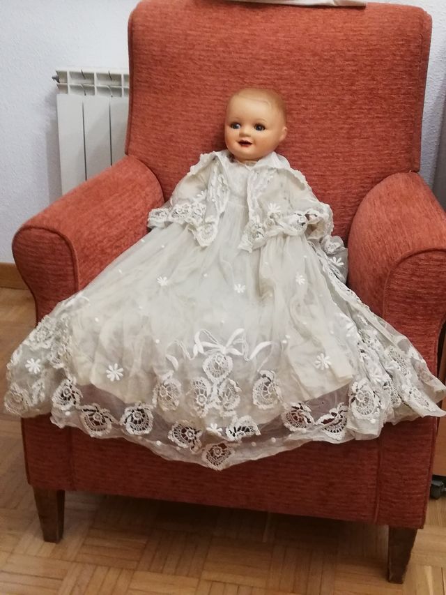 Muñeco bebé con más de 100 años de antigüedad