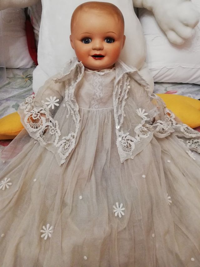 Muñeco bebé con más de 100 años de antigüedad