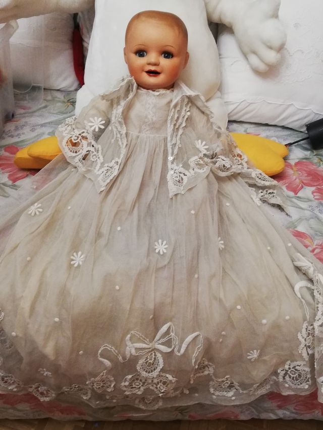 Muñeco bebé con más de 100 años de antigüedad