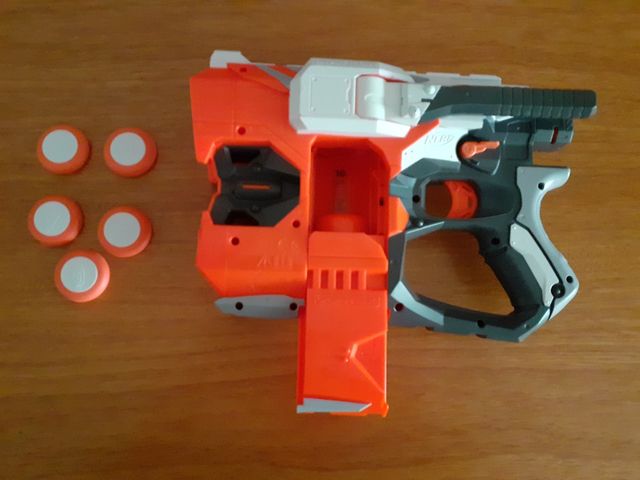 Diferentes modelos juguete fusil o pistola Nerf