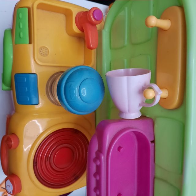 Cocina pequeña con sonido y luz