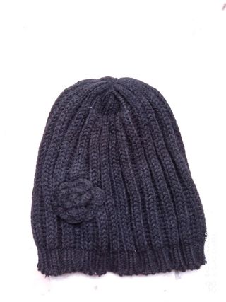 gorro de lana negro con flor d crochet nuevo