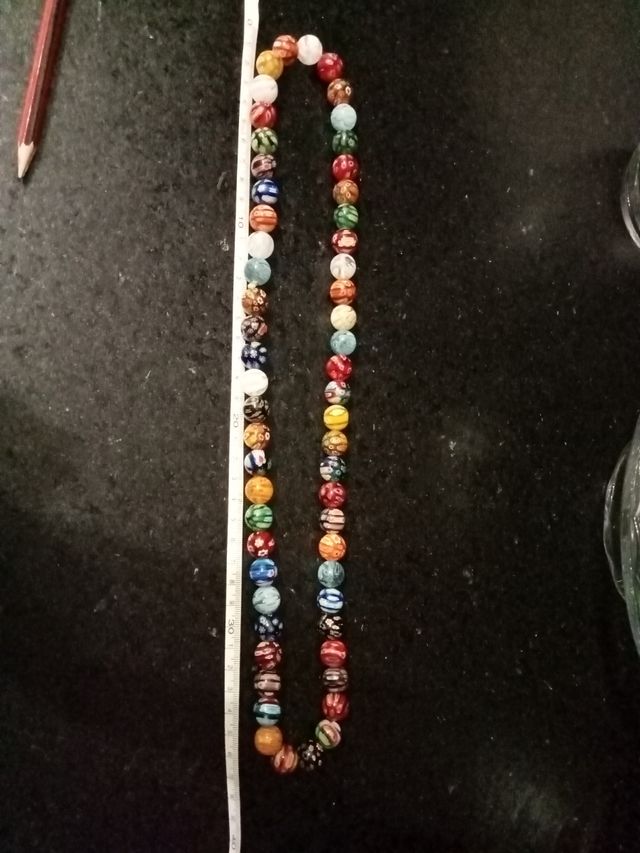 Collar de cuentas de vidrio