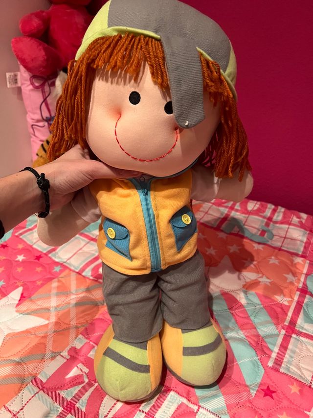 Muñeco y peluche guarda ropa