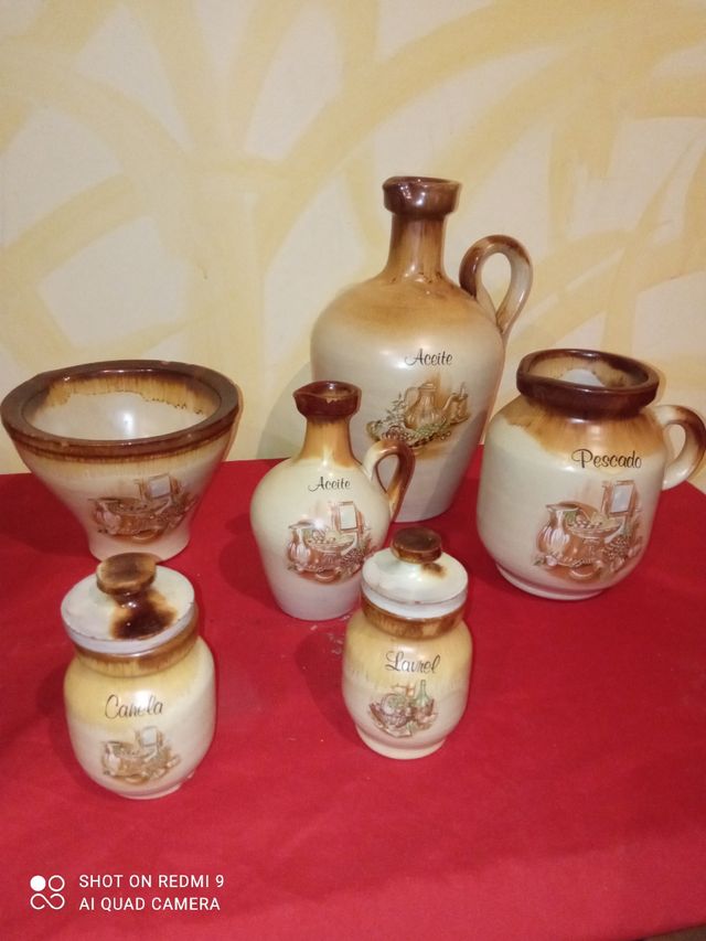 Cuatro botellas cuerdas antiguas