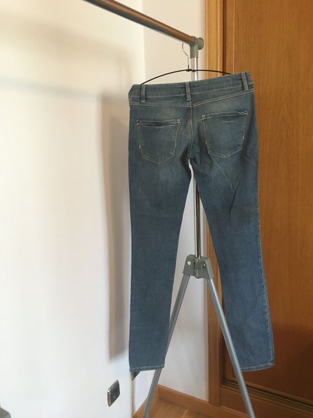 Pantalón vaquero recto de Massimo Dutti. Talla 25.