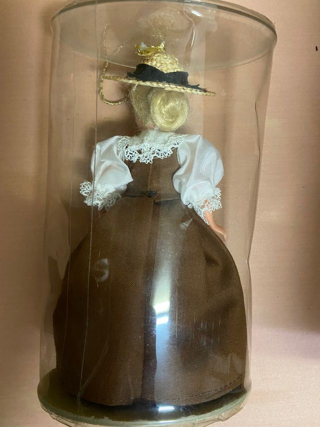 Muñeca traje regional