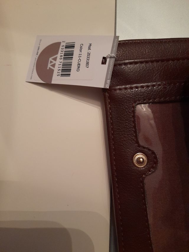 billetero sin estrenar con la etiqueta 